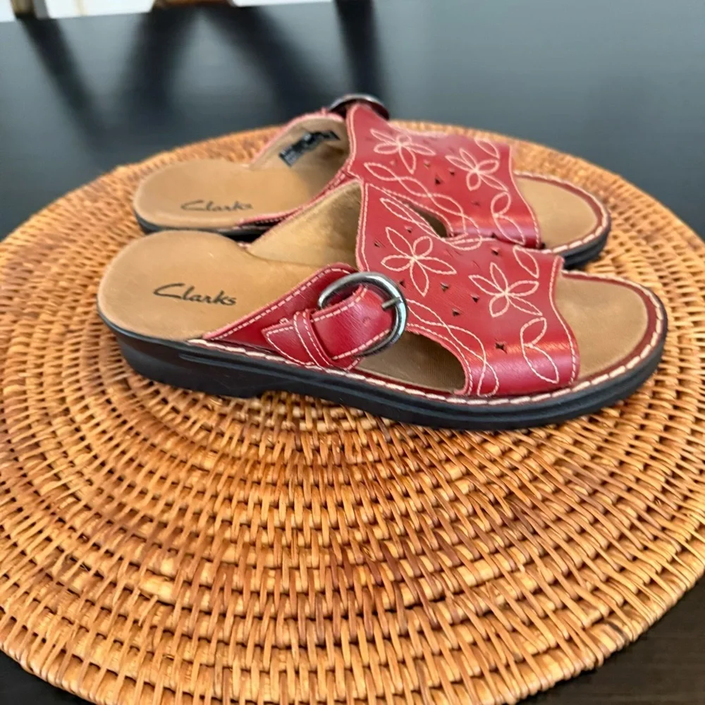 Clarks‎ Women's Floral Red Sandals